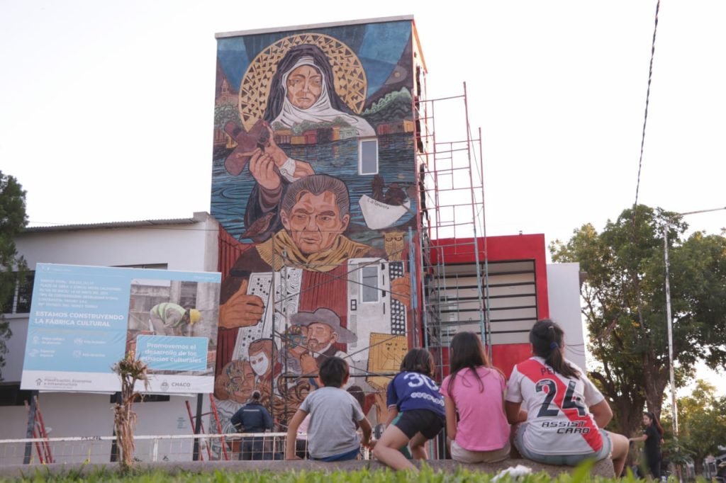 Mural esgrafiado en "La Fabrica Cultural".